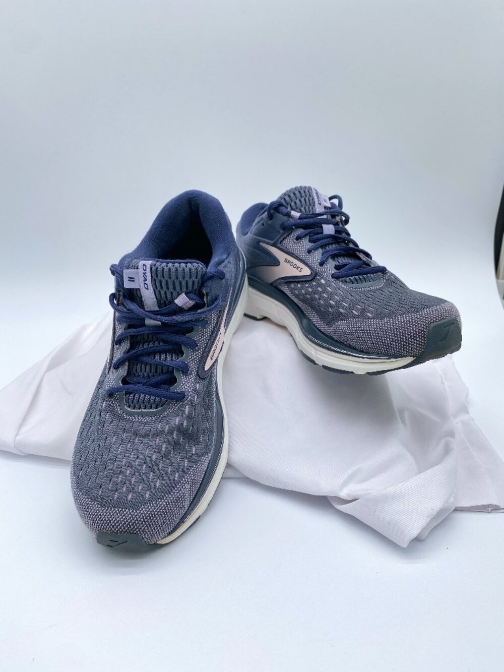 Brooks Dyad 11 Ombre Primrose Lavender Running Shoes Women's Size 10